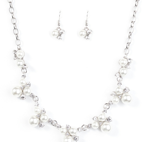 Earings and necklace - Picture 1 of 1